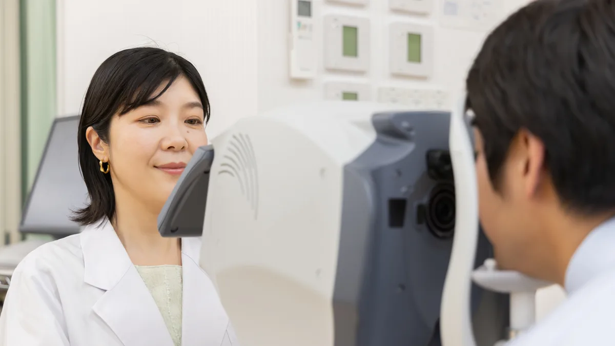 コンタクトレンズを安全に使うために 〜年1回の眼科受診のすすめ〜